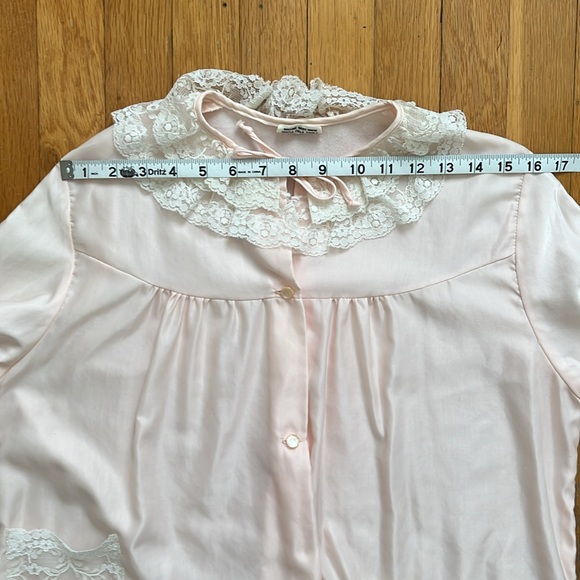 Vintage Bed Jacket Pink with Cream Lace Frill Neck and Tiered Lace Cuffs Size L - Picture 5 of 13